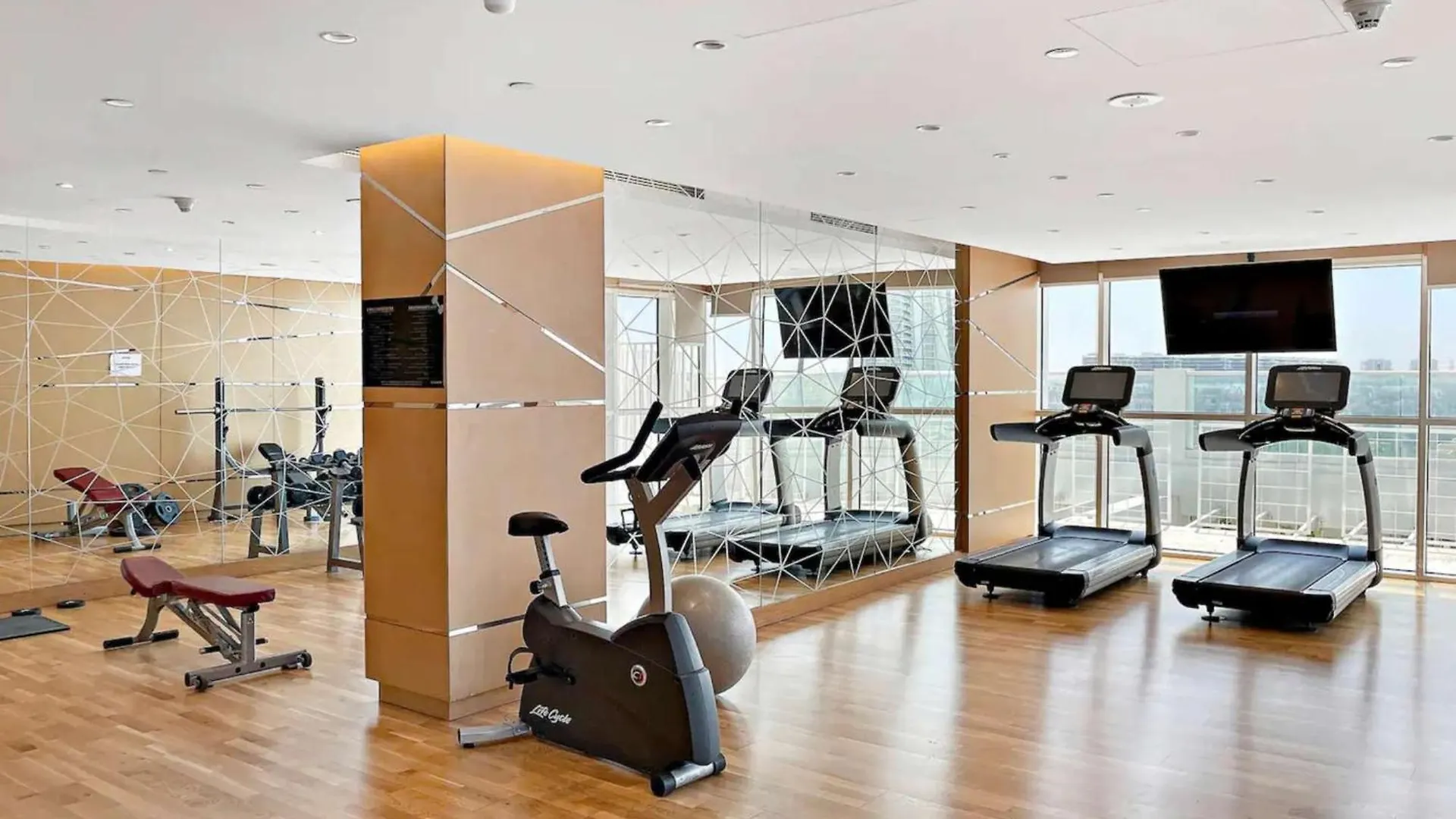 Pvh - Golf View Studio - Carson C Dubai United Arab Emirates