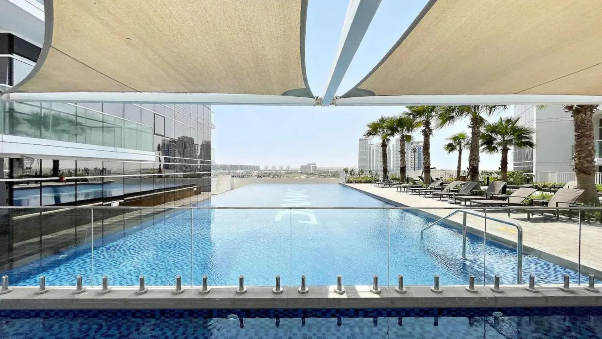 Pvh - Golf View Studio - Carson C Dubai Apartment